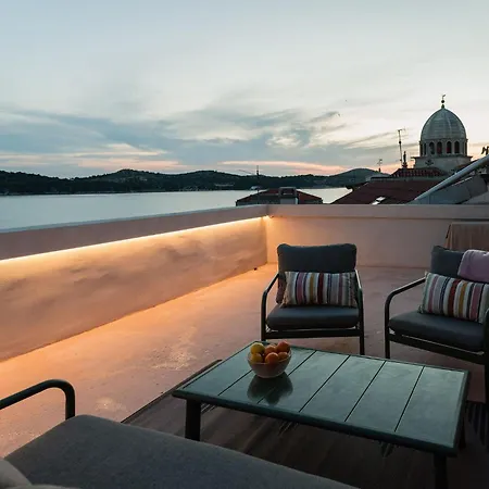 Casa Neva アパート シベニク